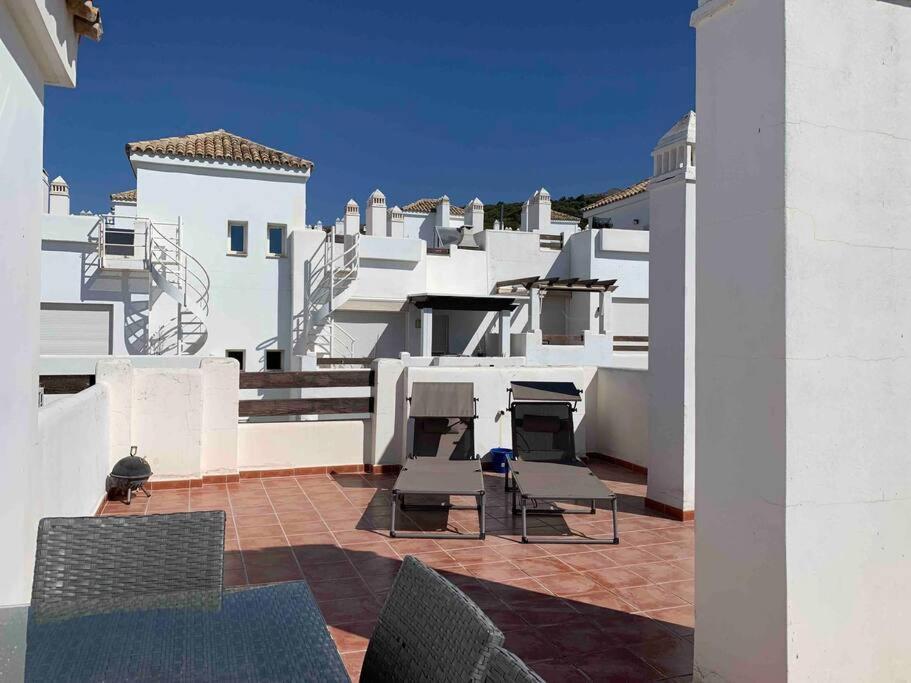 Penthouse Seaview And Golf Valle Romano Estepona Exterior photo